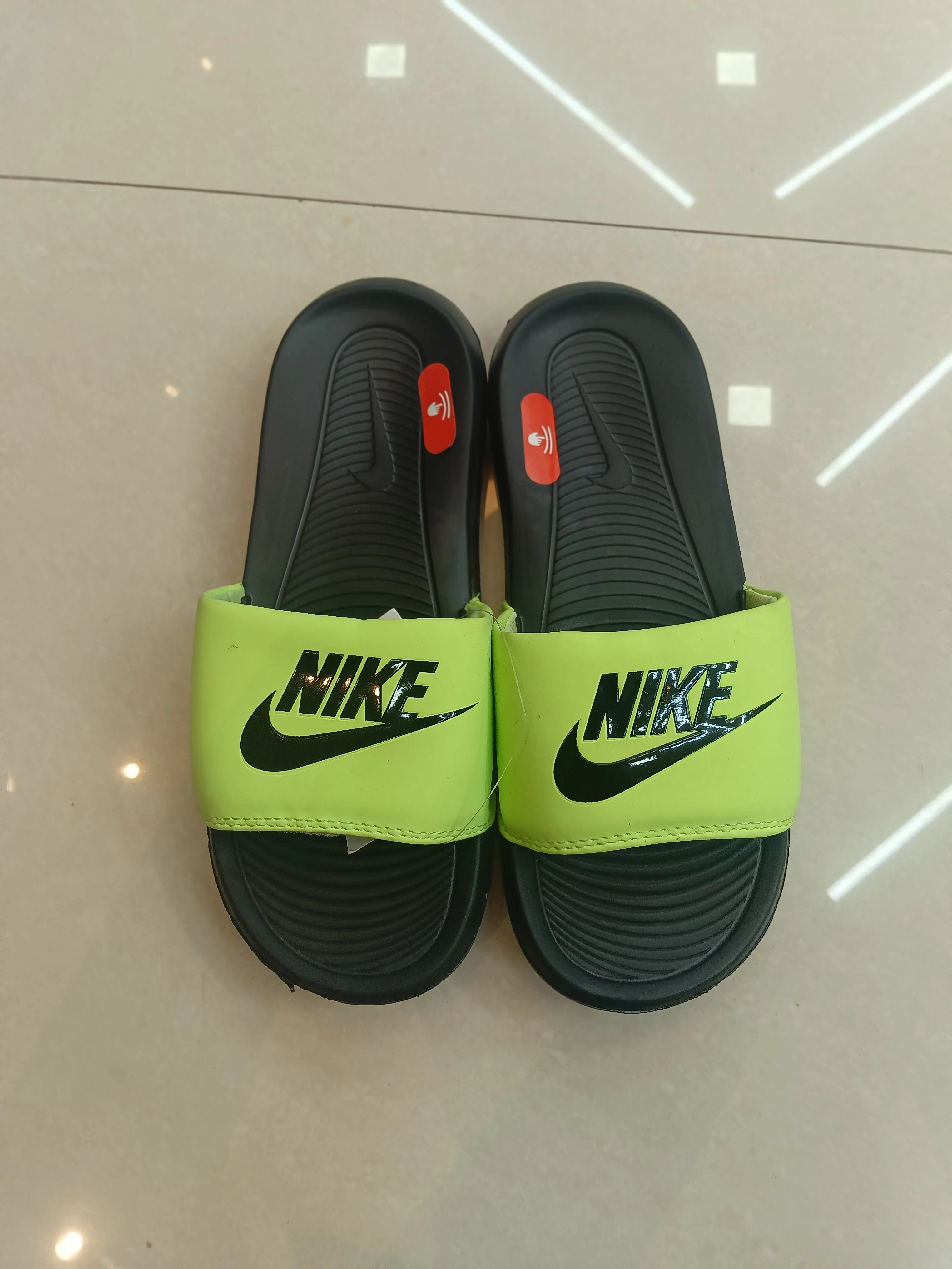 Street Luxe black premium slider